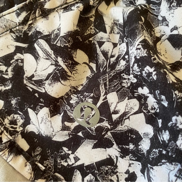 LULULEMON | Tracker short - Picture 4 of 7